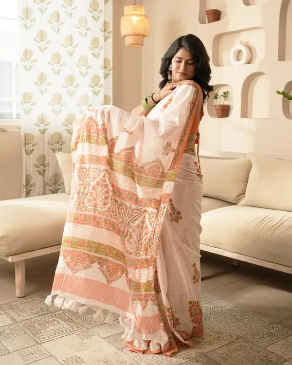 White_Cotton_Hblock_Print_Mul_Saree_With_Tassels_For_Women